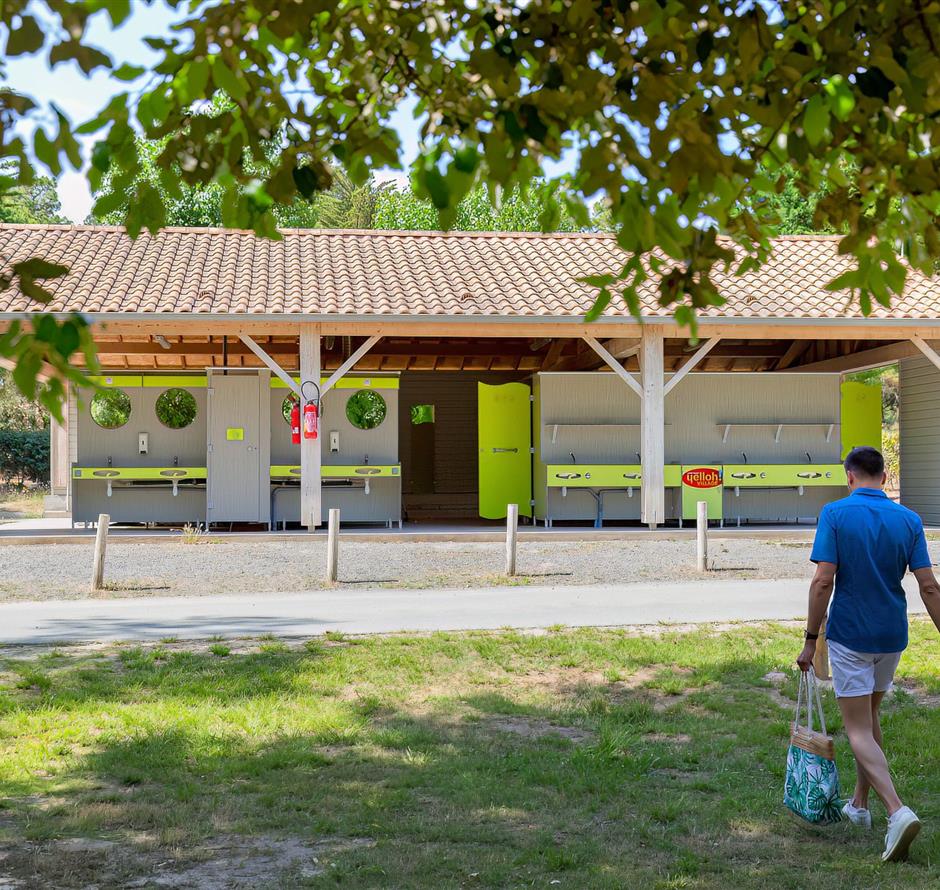 Services sur place au Camping Les Sirènes 3 étoiles  à Saint Jean de Monts en Vendée (petit déjeuner, location vélo, snack, bar, épicerie, massage, laverie, ...) 