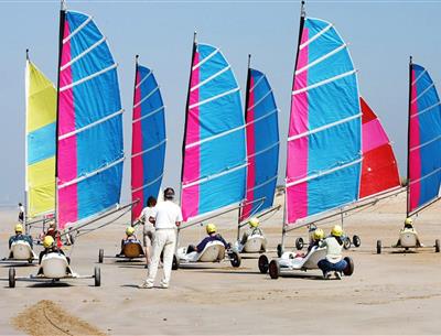 Les Bases Nautiques  près du Camping Les Sirènes 3 étoiles