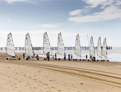 Les Bases Nautiques  près du Camping Les Sirènes 3 étoiles