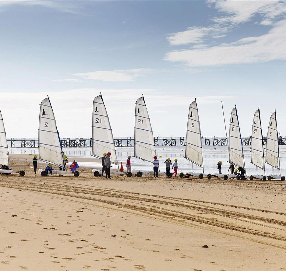 Les Bases Nautiques  près du Camping Les Sirènes 3 étoiles 