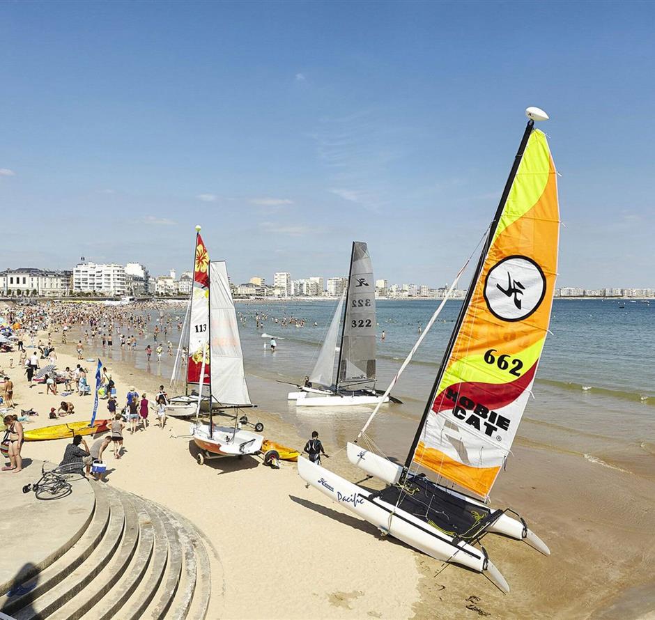 Sables d'Olonne proche du Camping Les Sirènes 3 étoiles à St Jean de monts en Vendée 