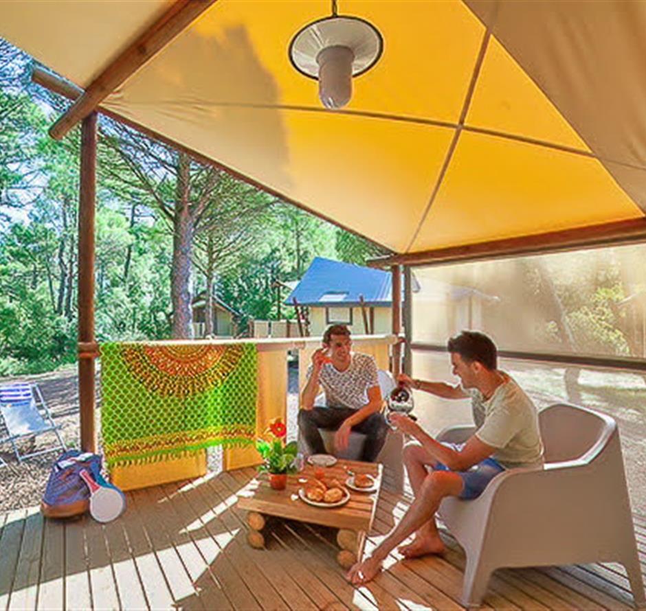 Terrasse du Tente lodge 4 personnes 2 chambres 