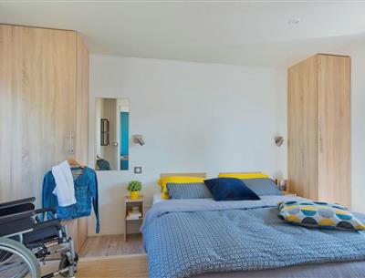Chambre du Mobil-home 4/6 personnes avec 2 chambres et clim accessible PMR
