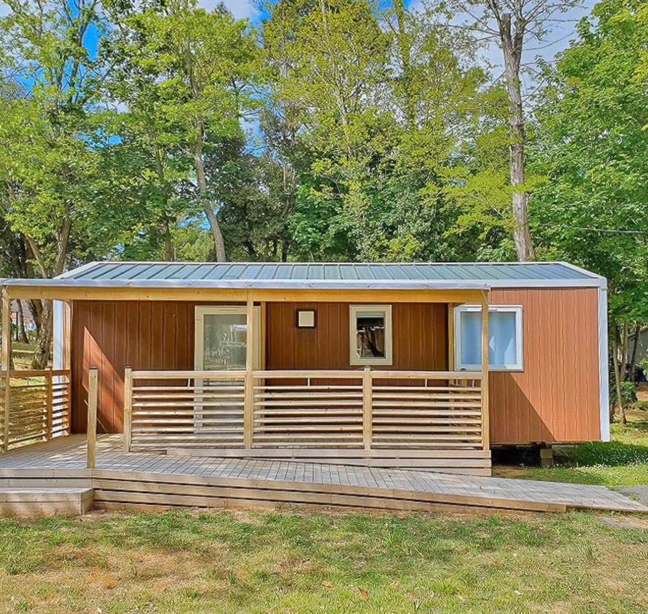 Vue extérieure du Mobil-home 4/6 personnes avec 2 chambres et clim accessible PMR 