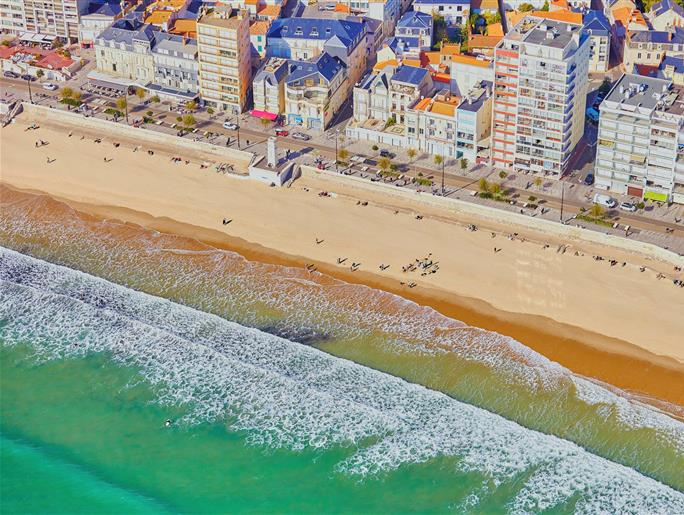 Plage de Saint-Jean-de-Monts en Vendée près du Camping Les Sirènes 3 étoiles