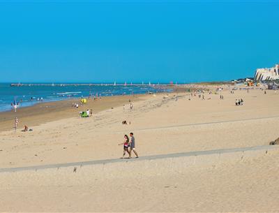 Plage de Saint-Jean-de-Monts en Vendée près du Camping Les Sirènes 3 étoiles