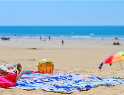 Plage de Saint-Jean-de-Monts en Vendée près du Camping Les Sirènes 3 étoiles