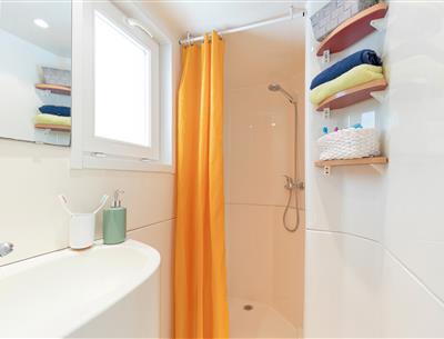 Salle de bains du Cottage 4 pers 2 fleurs