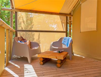 Vue de la terrasse de la Tente lodge 4 pers 2 fleurs