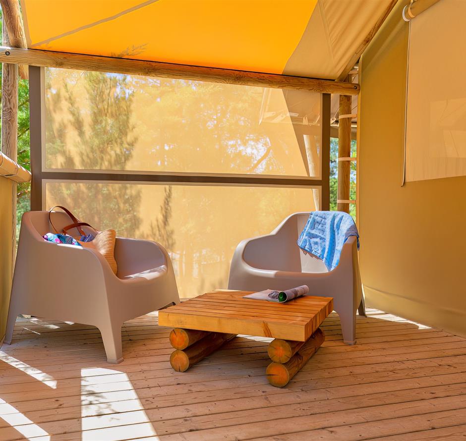 Vue de la terrasse de la Tente lodge 4 pers 2 fleurs 