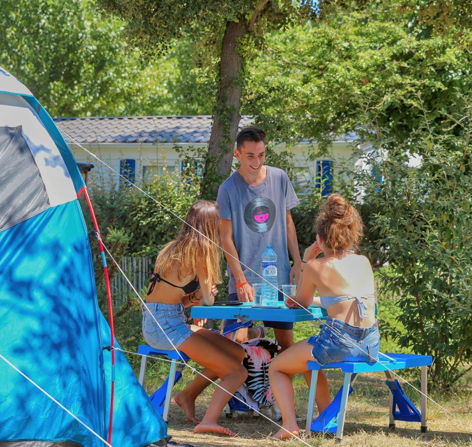 Emplacements nus sans électricité au camping Les Sirènes à Saint-Jean-de-Monts 