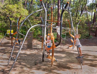 aire de jeux pour enfants au Camping Les Sirènes
