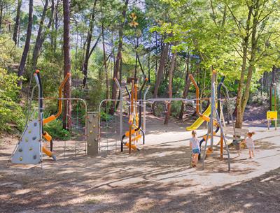 aire de jeux pour enfants au Camping Les Sirènes