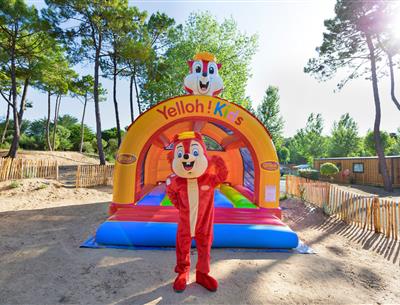 structure gonflable pour les enfants au Camping Les Sirènes