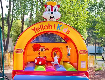structure gonflable pour les enfants au Camping Les Sirènes