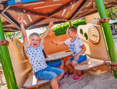 aire de jeux pour enfants au Camping Les Sirènes