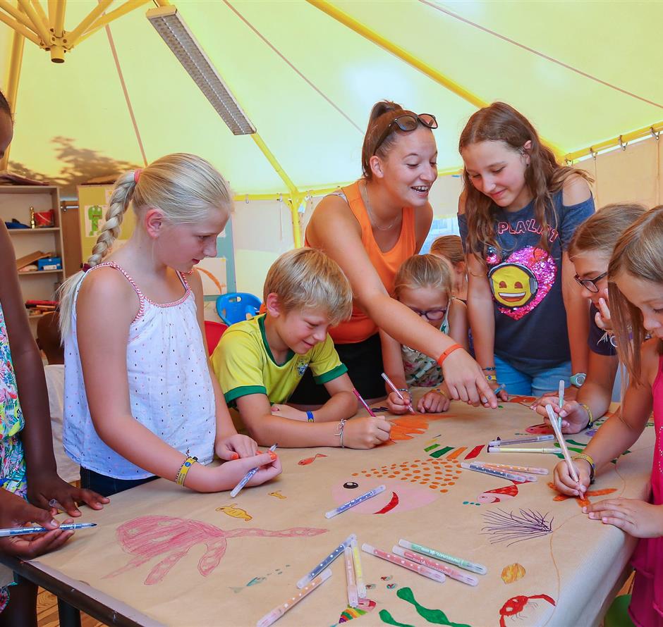 Activités manuelles pour les enfants au Camping Les Sirènes 