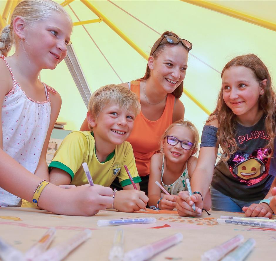 Activités manuelles pour les enfants au Camping Les Sirènes 