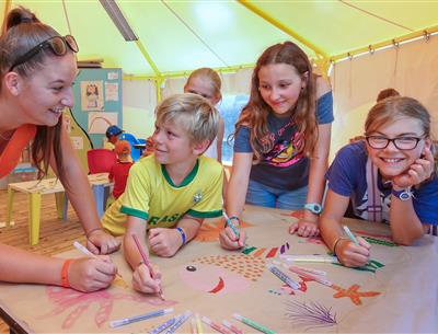 Activités manuelles pour les enfants au Camping Les Sirènes