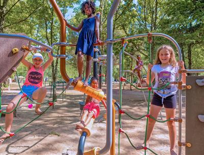 aire de jeux pour enfants au Camping Les Sirènes