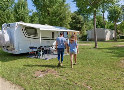 Emplacement nu pour camping-car au Camping 3 étoiles Les Sirènes à Saint Jean de monts en Vendée - CAMPING*** Les Sirènes