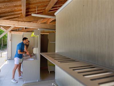 Services sur place au Camping Les Sirènes 3 étoiles  à Saint Jean de Monts en Vendée (petit déjeuner, location vélo, snack, bar, épicerie, massage, laverie, ...)
