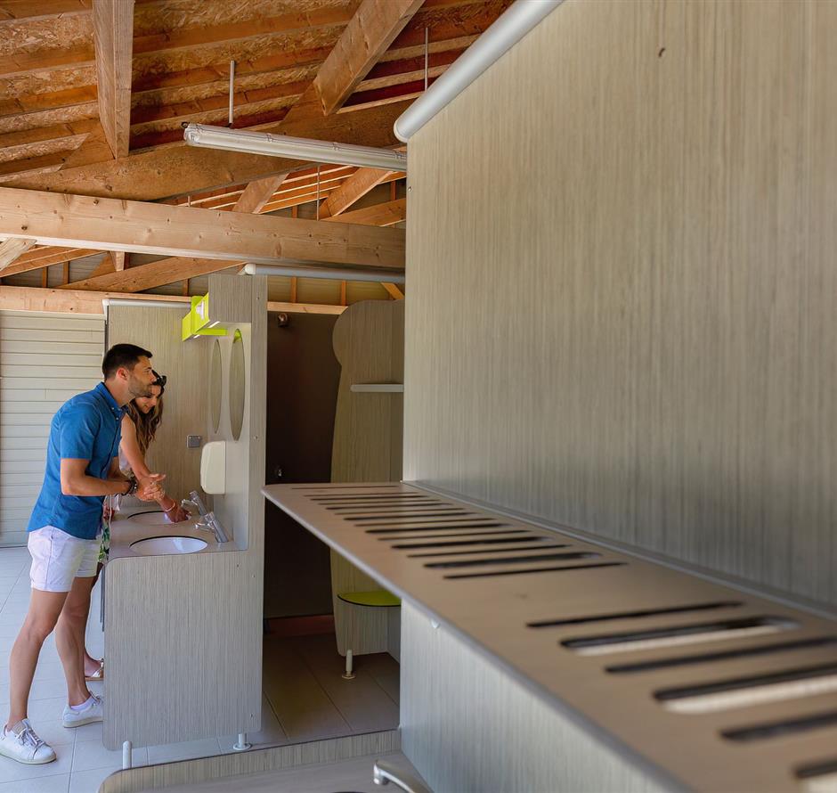 Services sur place au Camping Les Sirènes 3 étoiles  à Saint Jean de Monts en Vendée (petit déjeuner, location vélo, snack, bar, épicerie, massage, laverie, ...) 