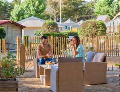 Services sur place au Camping Les Sirènes 3 étoiles  à Saint Jean de Monts en Vendée (petit déjeuner, location vélo, snack, bar, épicerie, massage, laverie, ...)