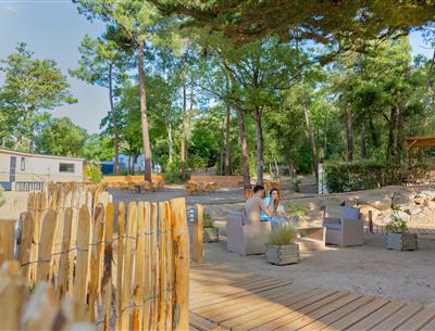Services sur place au Camping Les Sirènes 3 étoiles  à Saint Jean de Monts en Vendée (petit déjeuner, location vélo, snack, bar, épicerie, massage, laverie, ...)