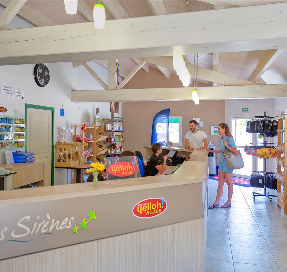 Services sur place au Camping Les Sirènes 3 étoiles  à Saint Jean de Monts en Vendée (petit déjeuner, location vélo, snack, bar, épicerie, massage, laverie, ...) 