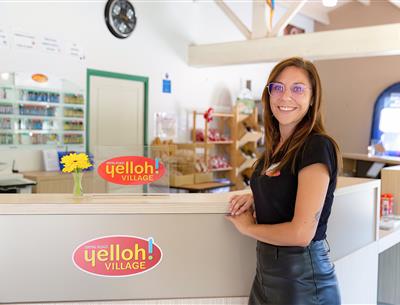 Services sur place au Camping Les Sirènes 3 étoiles  à Saint Jean de Monts en Vendée (petit déjeuner, location vélo, snack, bar, épicerie, massage, laverie, ...)