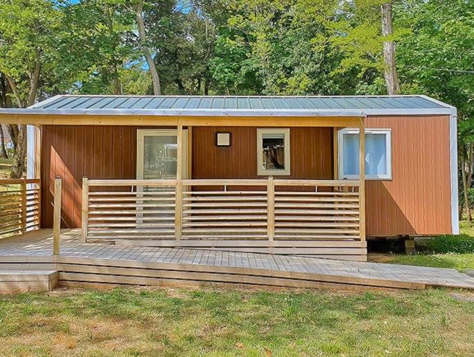 Vue extérieure du Mobil-home 4/6 personnes avec 2 chambres et clim accessible PMR