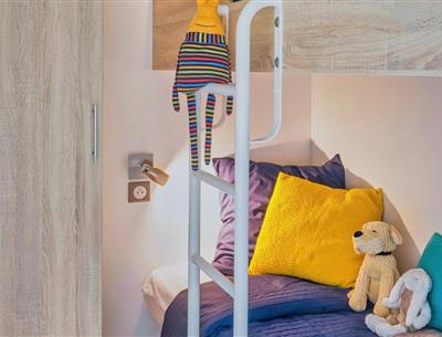 Chambre du Mobil-home 4/6 personnes avec 2 chambres et clim accessible PMR