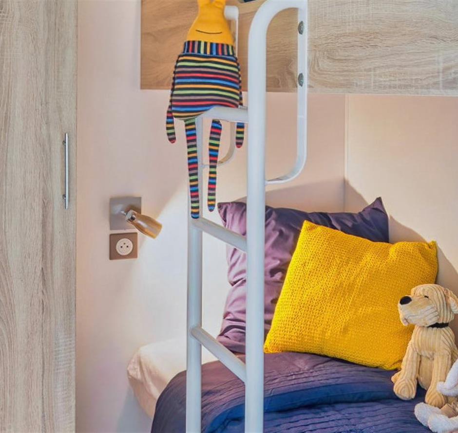 Chambre du Mobil-home 4/6 personnes avec 2 chambres et clim accessible PMR 