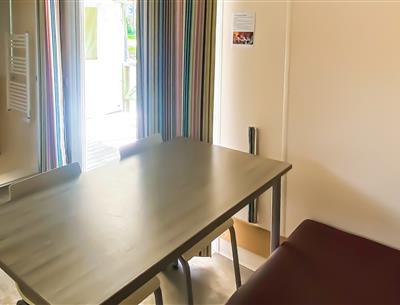 Salon du Cottage 4 personnes 2 chambres PMR
