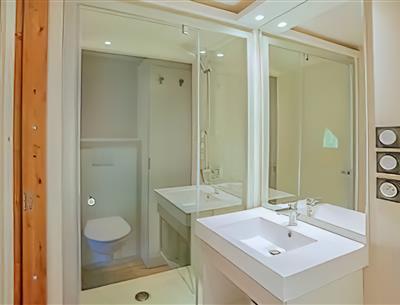 Salle de bain du Tente lodge 4 personnes 2 chambres
