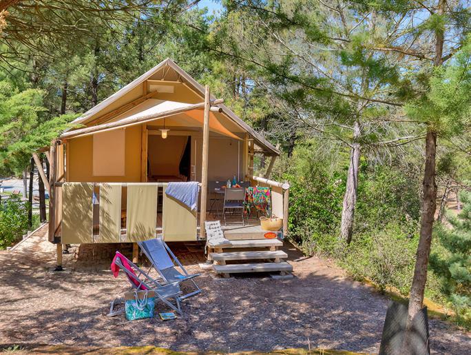 Vue extérieure du Tente lodge 4 personnes 2 chambres