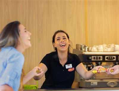Service Snack Bar et épicerie au Camping Les Sirènes 3 étoiles à Saint-Jean-de-Monts