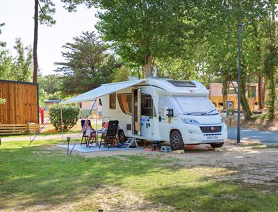 Emplacements nus spacieux avec électricité camping Les Sirènes Saint-Jean-de-Monts