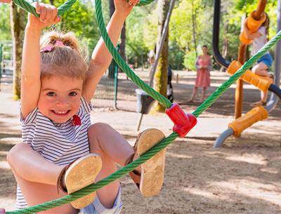 Activités et aire de jeux pour enfants au Camping Les Sirènes