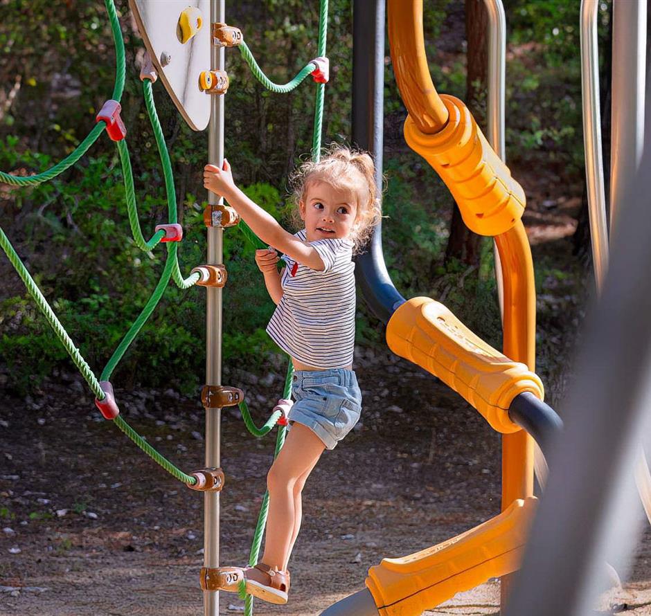 Activités et aire de jeux pour enfants au Camping Les Sirènes 
