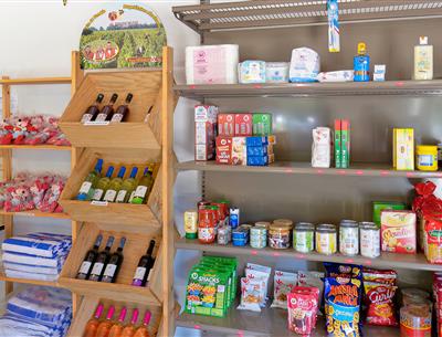 Services sur place au Camping Les Sirènes 3 étoiles  à Saint Jean de Monts en Vendée (petit déjeuner, location vélo, snack, bar, épicerie, massage, laverie, ...)