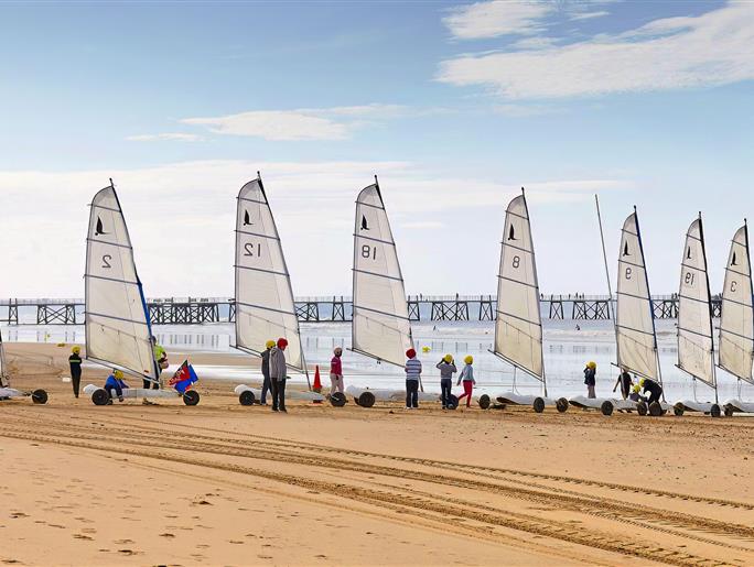 Les Bases Nautiques  près du Camping Les Sirènes 3 étoiles