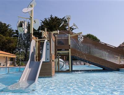 Piscine chauffée Toboggan du Camping Les Sirènes 4 étoiles à Saint-Jean-de-Monts