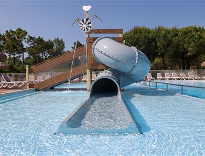 Piscine chauffée Toboggan du Camping Les Sirènes 4 étoiles à Saint-Jean-de-Monts