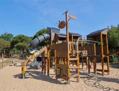 aire de jeux pour enfants au Camping Les Sirènes