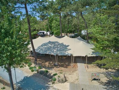 Services sur place au Camping Les Sirènes 4 étoiles  à Saint Jean de Monts en Vendée (petit déjeuner, location vélo, snack, bar, épicerie, massage, laverie, ...)