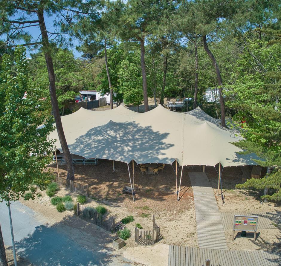 Services sur place au Camping Les Sirènes 4 étoiles  à Saint Jean de Monts en Vendée (petit déjeuner, location vélo, snack, bar, épicerie, massage, laverie, ...) 