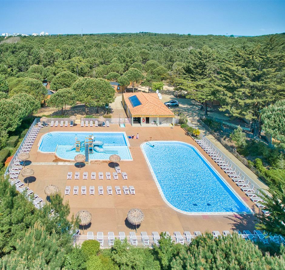Piscine chauffée du Camping Les Sirènes 4 étoiles à Saint-Jean-de-Monts 